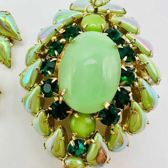 Elegant Vintage Juliana D&E Green and Gold Brooch and Earring Set - Picture 2 of 8